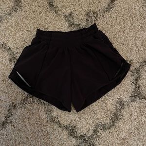 LULULEMON Black Hotty Hot Low-Rise Lined Short 4"